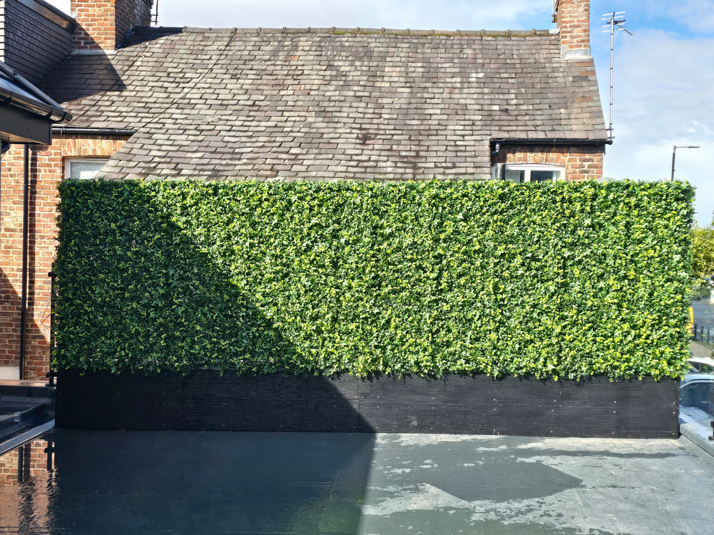 Artificial hedge is an ideal solution for an instant priacy screen.